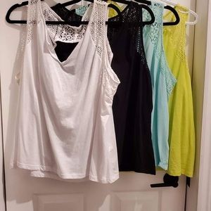 Bundle of 4 crop tops